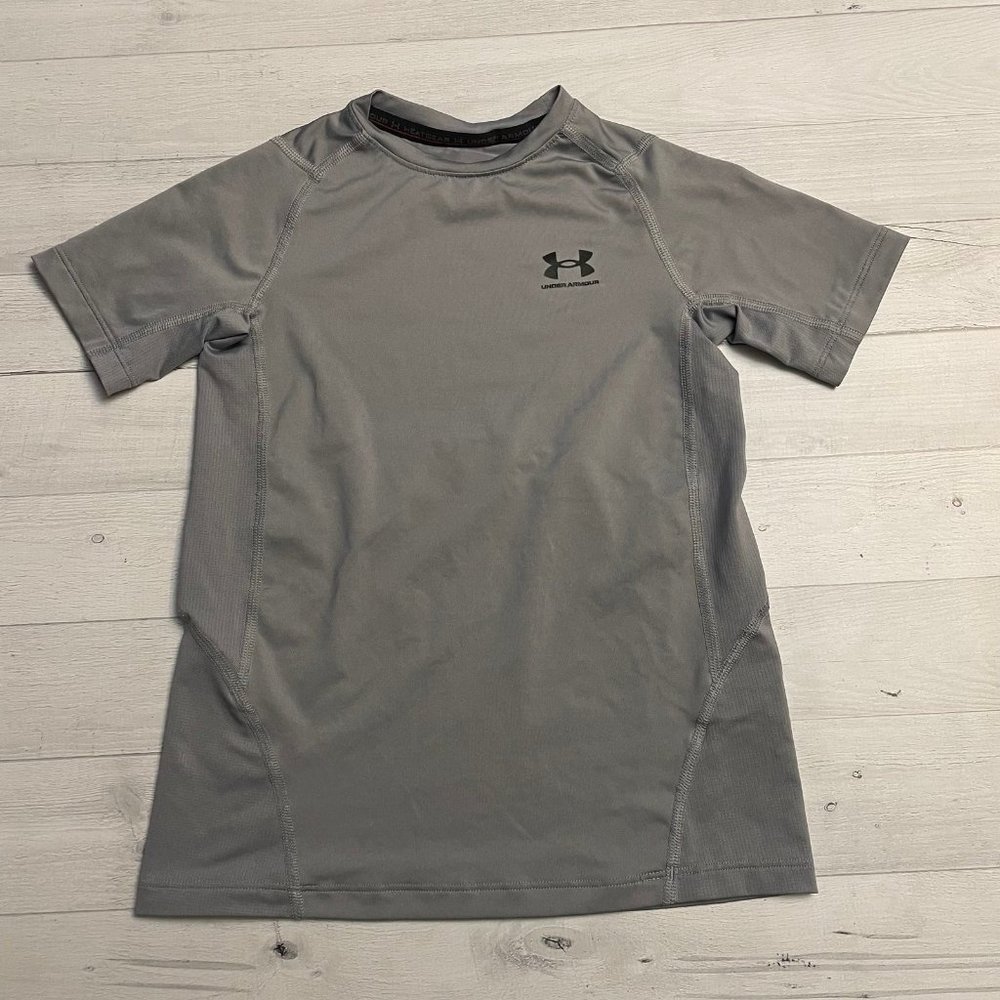 Under Armour boys grey fitted youth medium